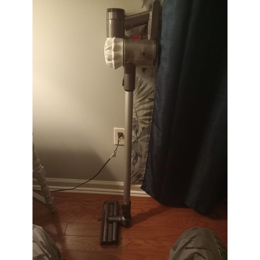 Dyson V6 Absolute Cordless Handheld Stick Vacuum Cleaner - White. Gently Used